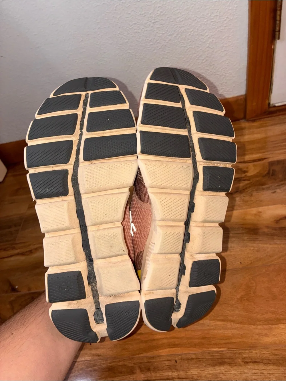 On Cloud X  Women’s Sneaker Pink Mocha & Sand Running Shoe - size 9